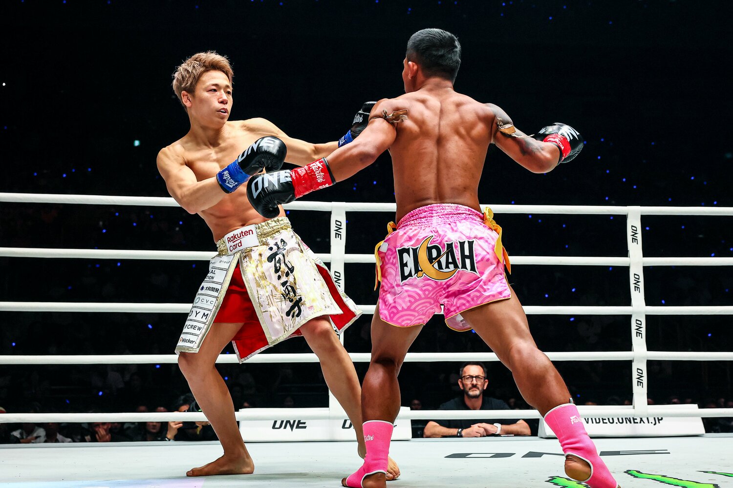 武尊との距離を詰めるロッタン ©ONE Championship Susumu Nagao