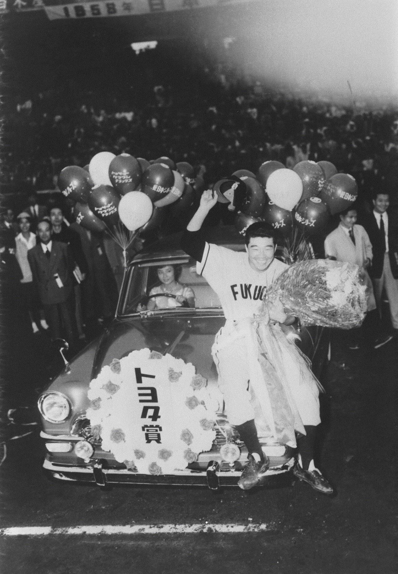 4連投で日本シリーズMVPに輝いた稲尾　©JIJI PRESS