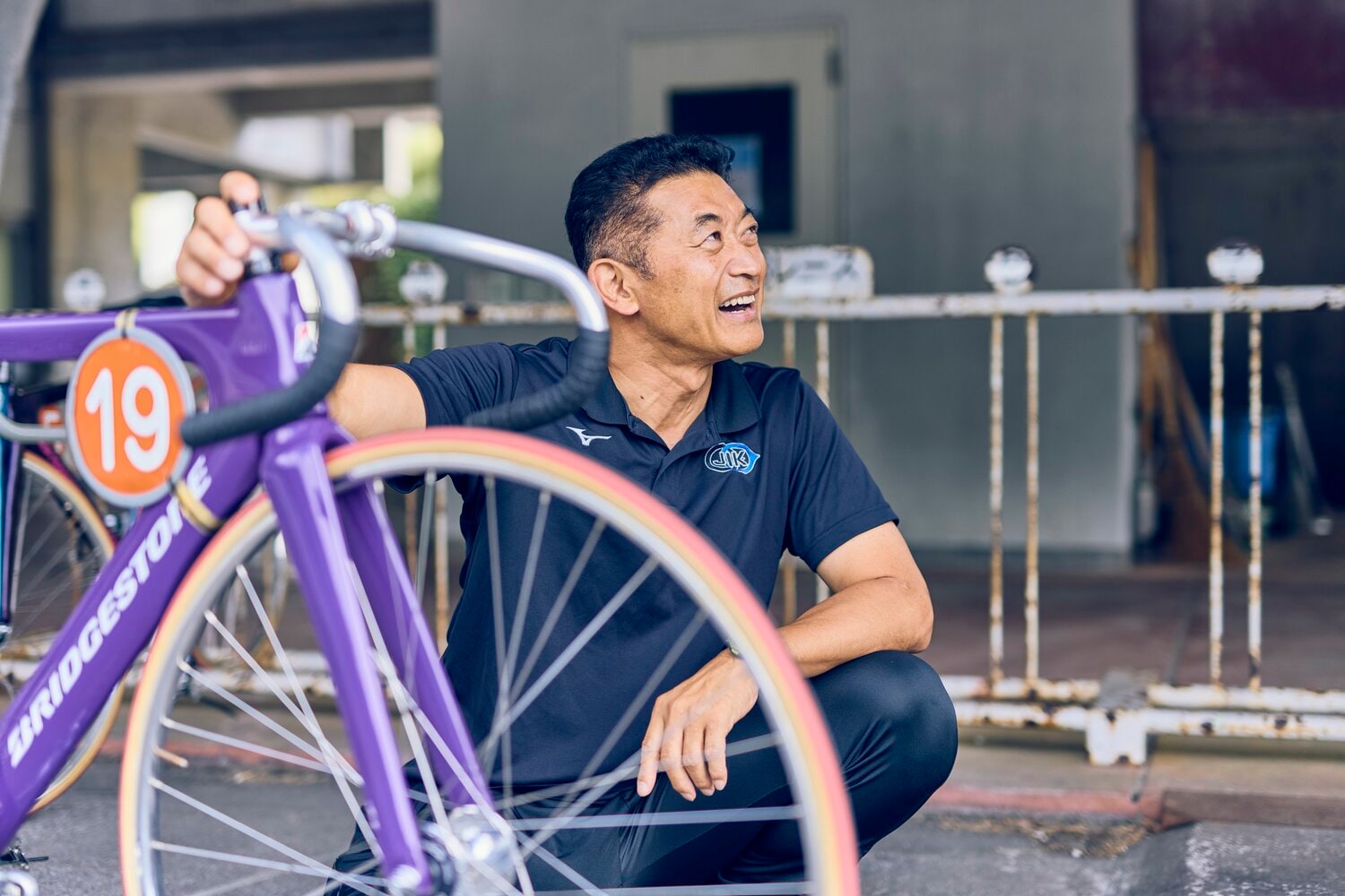 自転車へのこだわりを語る神山雄一郎 ©︎Kiichi Matsumoto