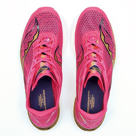 サッカニー「エンドルフィン プロ3」　走行性能の高さから、日本でもレース用として人気上昇中モデルの第3弾。ソールのボリュームアップに注目だ。￥26,400（税込）