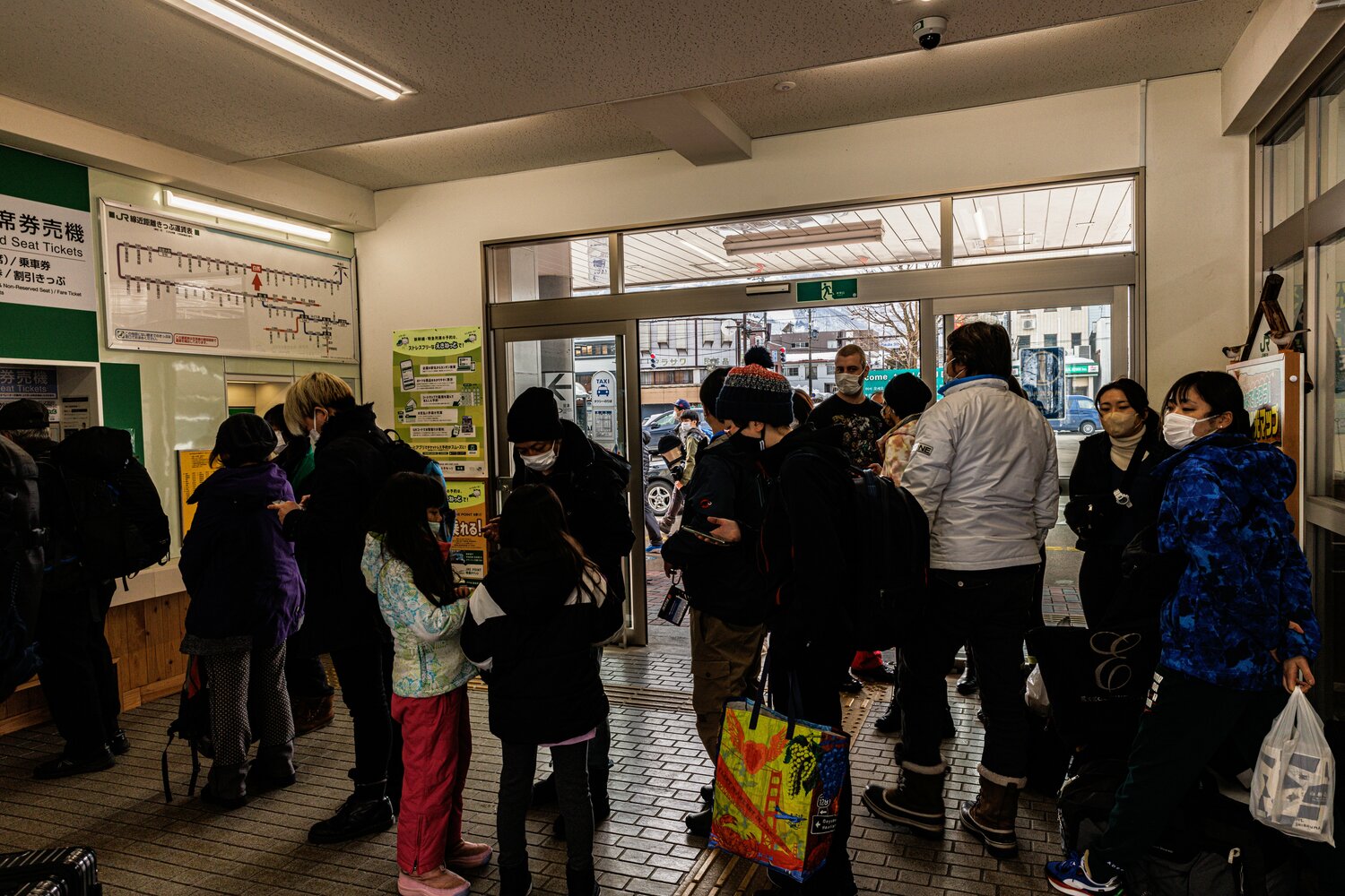 帰りの白馬駅はこの混みようだった