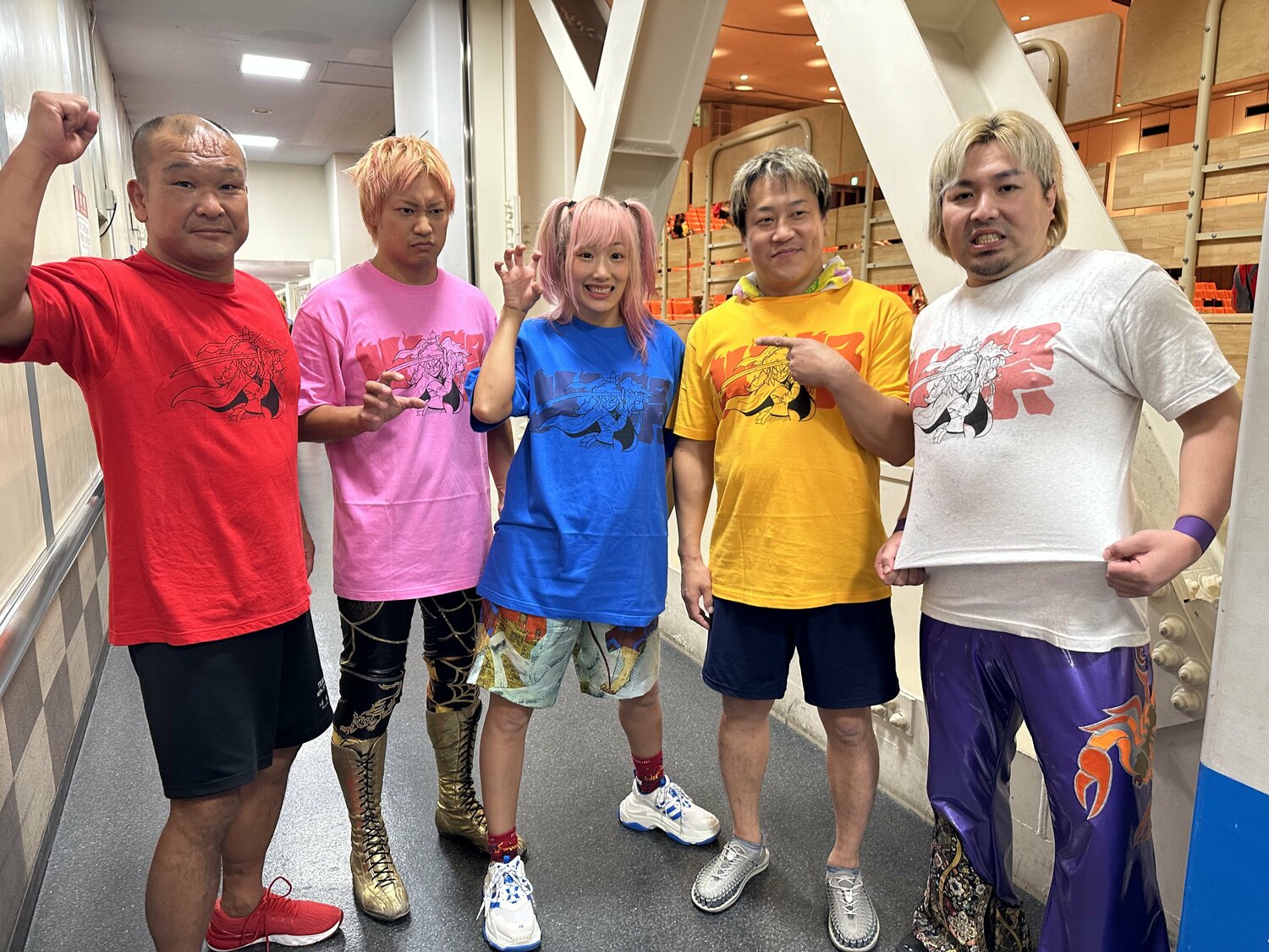 火祭り決勝大会。同ブロックの選手たちがウナギTシャツで集結　©Norihiro Hashimoto