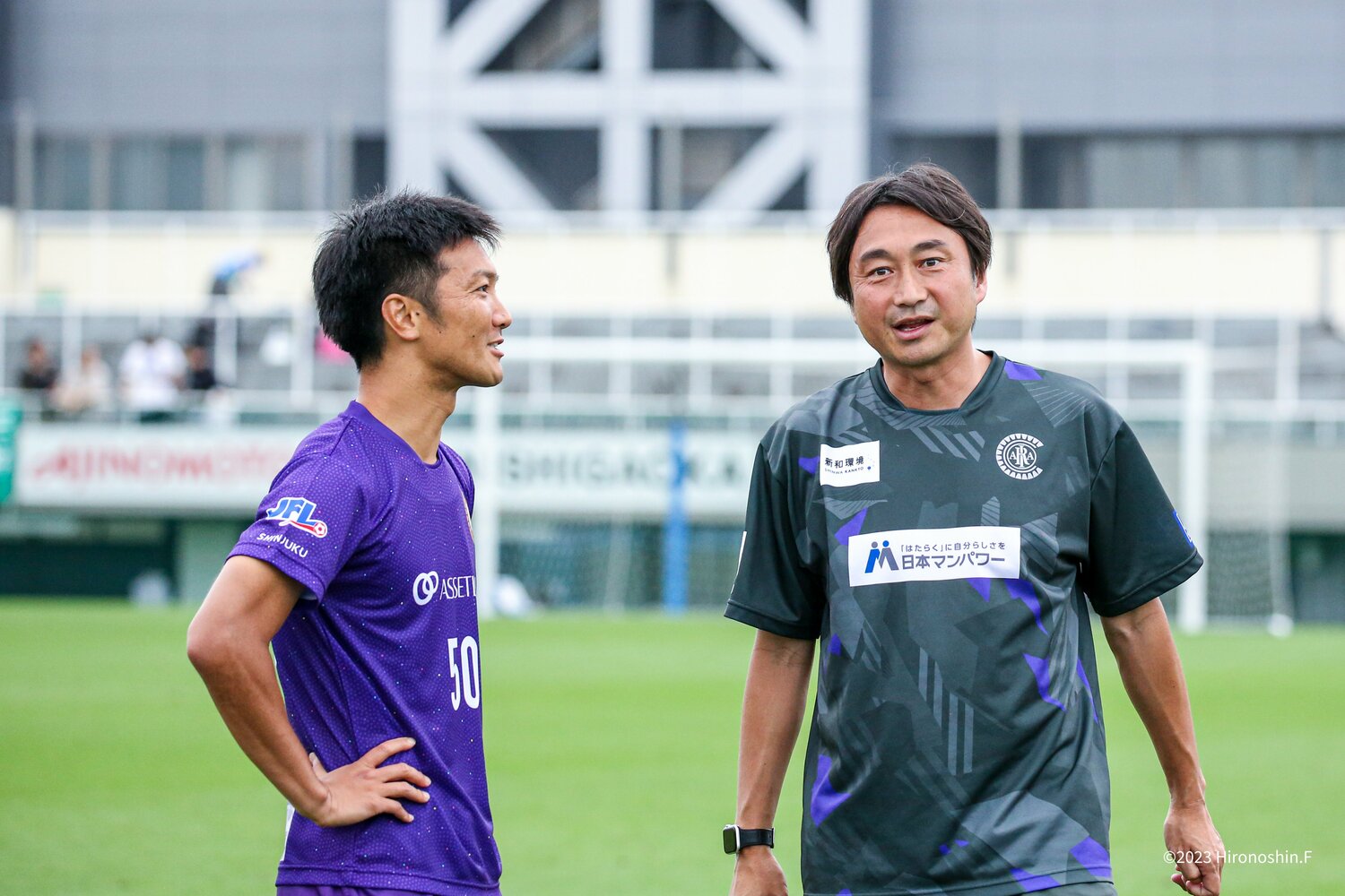 岡本達也（左）ら、かつてJリーグでのプレーした経験を持つ選手も揃うクリアソン新宿　©︎Criacao