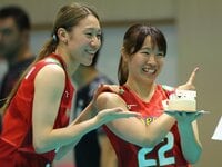 【直筆サイン入り】女子バレー 世界クラブ選手権 ポスター 古賀紗理那 石井優希 直筆サイン入り】女子バレー 世界クラブ選手権 ポスター 古賀