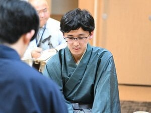同学年・藤井聡太21歳から「タイトル奪取あるのでは？」伊藤匠の才能をA級棋士・中村太地が語る「“寝て起きたら強くなる”時期に2人は…」