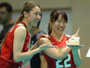 「やっぱり真佑にはバレてるんだなぁ」女子バレー主将・石川真佑と“159cmセッター”中川つかさ25歳コンビの絆…ライバルが最強の仲間になった夏