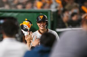 【必読】巨人・坂本勇人、完成形へ——　絶好調を支える「右軸打法」