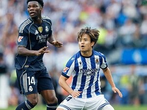 「万全じゃない時に無理を…」久保建英“マドリー戦途中出場”のナゼ「ソックスを履く左足首に包帯が」異変にカメラマンは気づいた