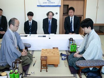 藤井聡太22歳や羽生善治53歳も対局中に席を外すけど…将棋と“トイレ休憩”ウラ話「特別対局室の個室が半開き」「秒読み中に“どうぞ”」＜Number Web＞ photograph by 日本将棋連盟