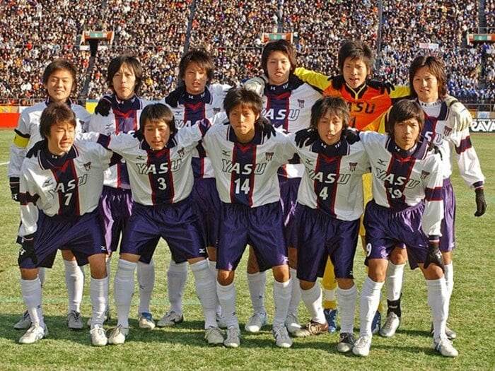 高校サッカー消えた天才…金髪ピアス司令塔「えらい色になった」、意外な職に就いた“セクシーな9番”が「人生を変えた」と語る青春ウラ話<Number Web> photograph by JIJI PRESS