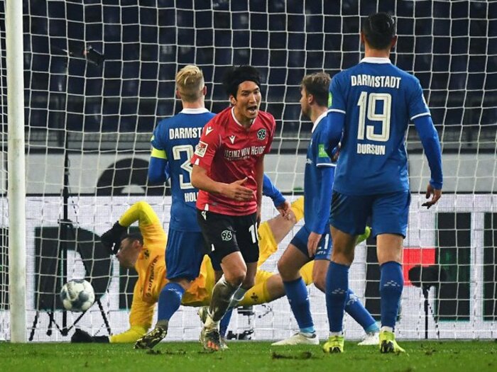 原口元気が代表から持ち帰った宿題。「結果が出せない選手は入れ替わる」＜Number Web＞ photograph by AFLO