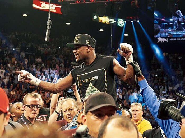 1試合の報酬は50億以上。メイウェザー“長寿”の秘訣。～15年間無敗の稼げるボクサー～＜Number Web＞ photograph by Getty Images