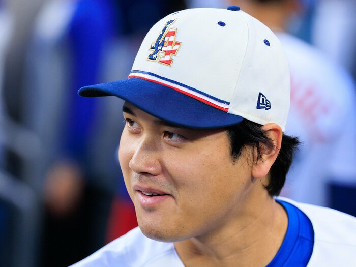 「今日は休ませる」大谷翔平32歳“腕の違和感”にメディアは騒然としたが…ドジャース指揮官ロバーツが語っていたこと「健康上の問題ではないと」＜Number Web＞ photograph by ZUMA Press/AFLO