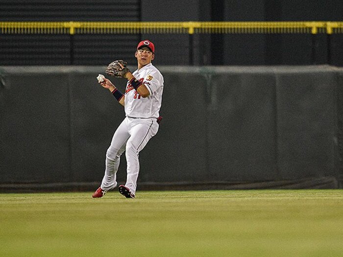 再建カープの秋季キャンプ。野間峻祥の長打力は目覚めるか。＜Number Web＞ photograph by Nanae Suzuki