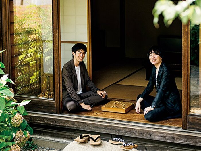 <トップ棋士縁側対談>佐藤天彦×中村太地「藤井はピカソか、モーツァルトか」<Number Web> photograph by Kazufumi Shimoyashiki