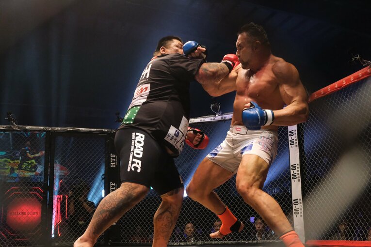 ジェロム・レ・バンナvsキム・ジェフン　©Norihiro Hashimoto