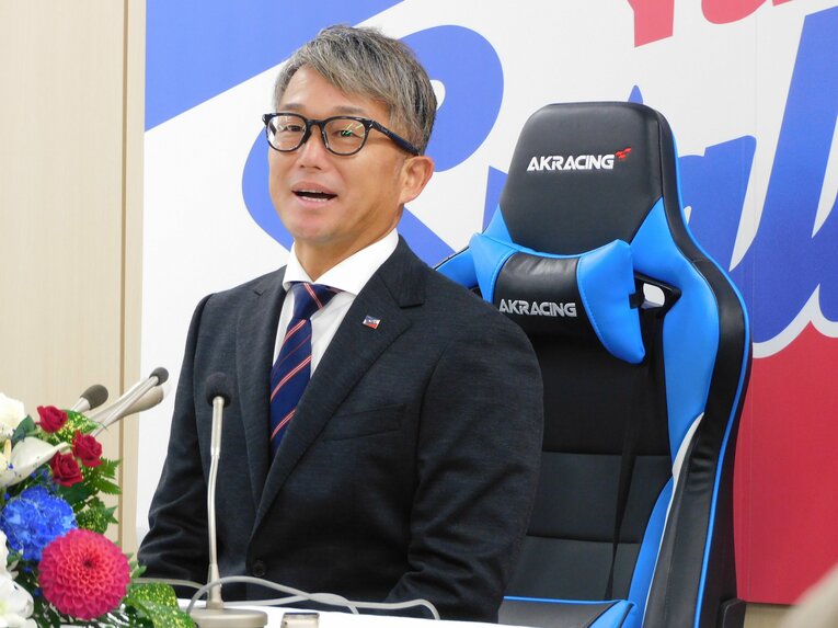 引退会見で感謝を伝える石川　©Number Web