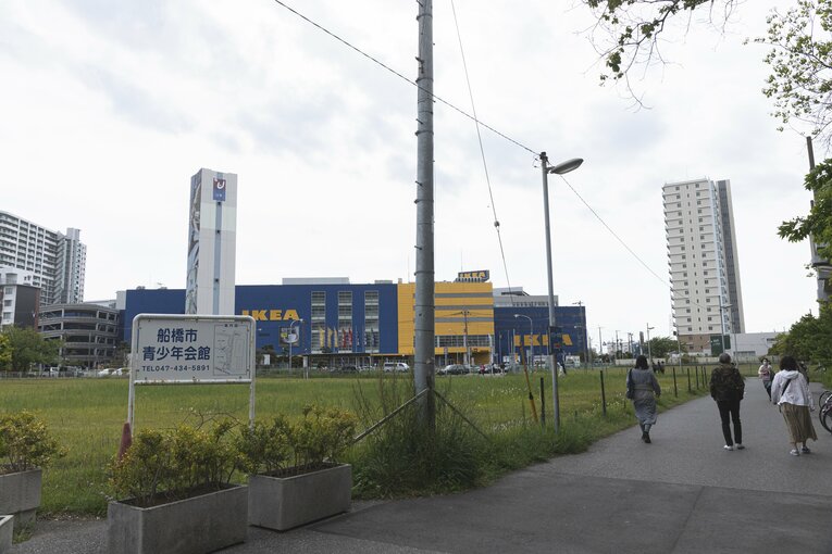 IKEAのあたりにかつて「ららぽーとスキードームSSAWS（ザウス）」があった