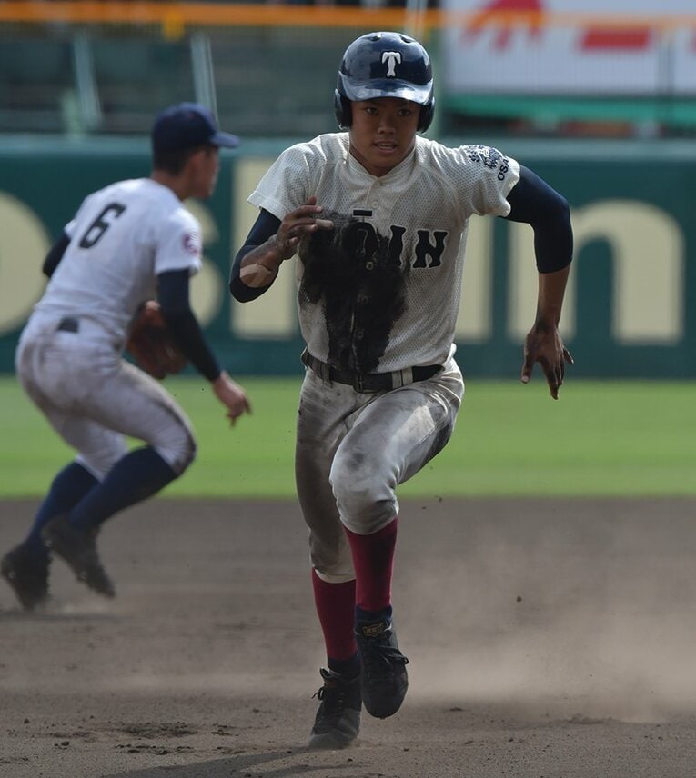 大阪桐蔭時代の根尾昂も果敢な走塁を見せていた　©Hideki Sugiyama
