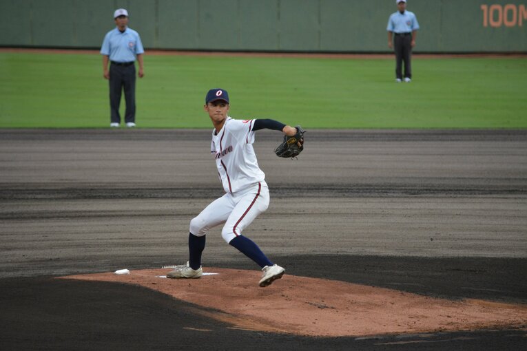 新垣有絃の投球フォーム（3枚目／全4枚） ©Takarin Matsunaga