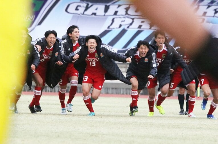 昨年の選手権王者・岡山学芸館をPK戦の末に下した名古屋高校。初の選手権でベスト8という成績を残した ／ photograph by Takahito Ando