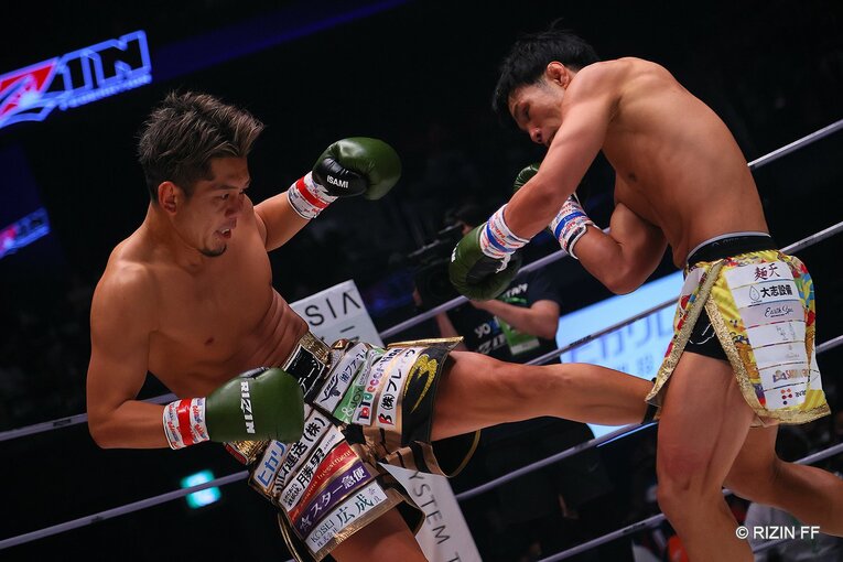 RIZIN.32での皇治vs祖根　©RIZIN FF