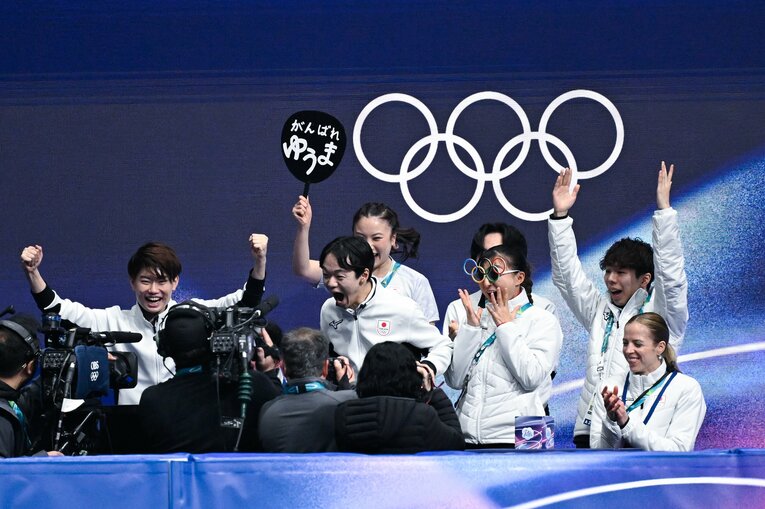 フィギュア団体で銀メダルを獲得した日本チーム　©Asami Enomoto／JMPA