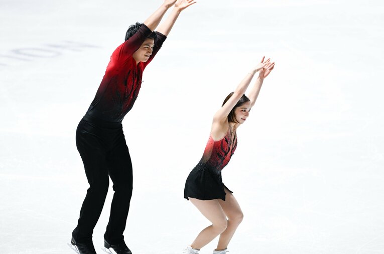 昨年12月の全日本選手権での2人。SPでは演技早々に肩の不安定さを感じたという三浦　©Asami Enomoto