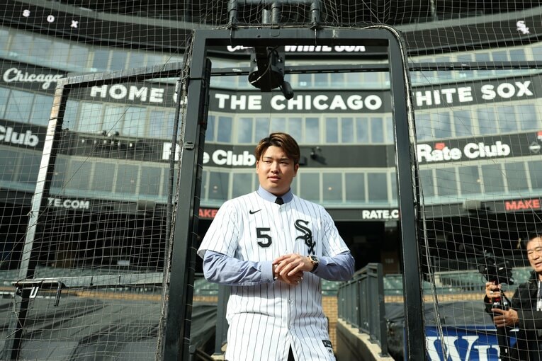 ホワイトソックス本拠地レート・フィールドに足を踏み入れた村上宗隆　©︎Geoff Stellfox/Getty Images