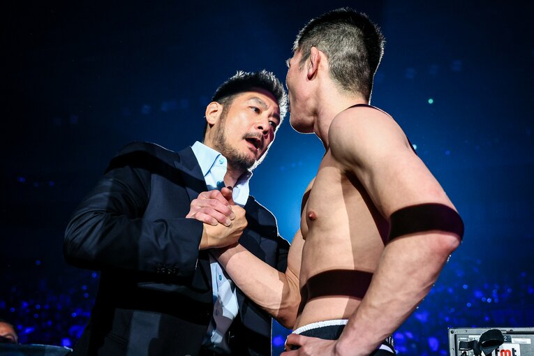 ONEのチャトリ・シットヨートンCEOと　©ONE Championship Susumu Nagao