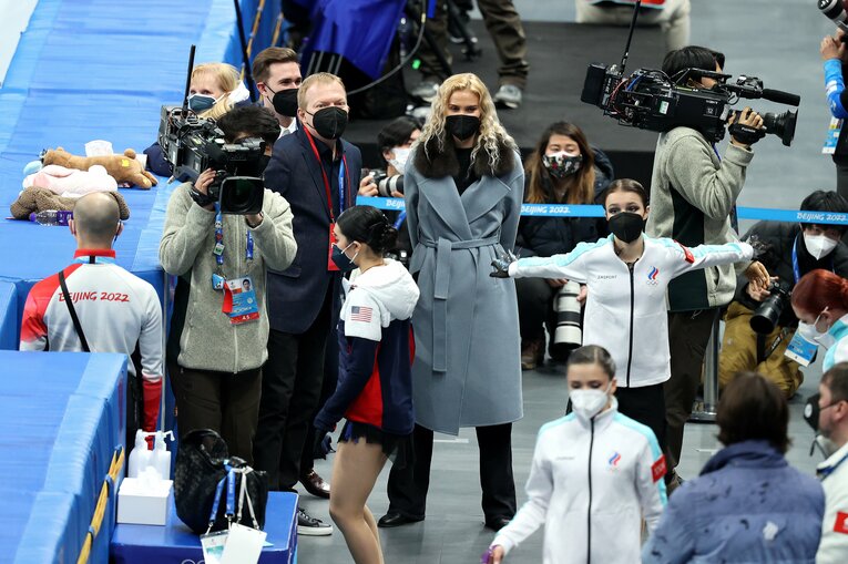 混乱の中で自身の演技に集中しようとする選手たちの姿があった（15日撮影）©Getty Images