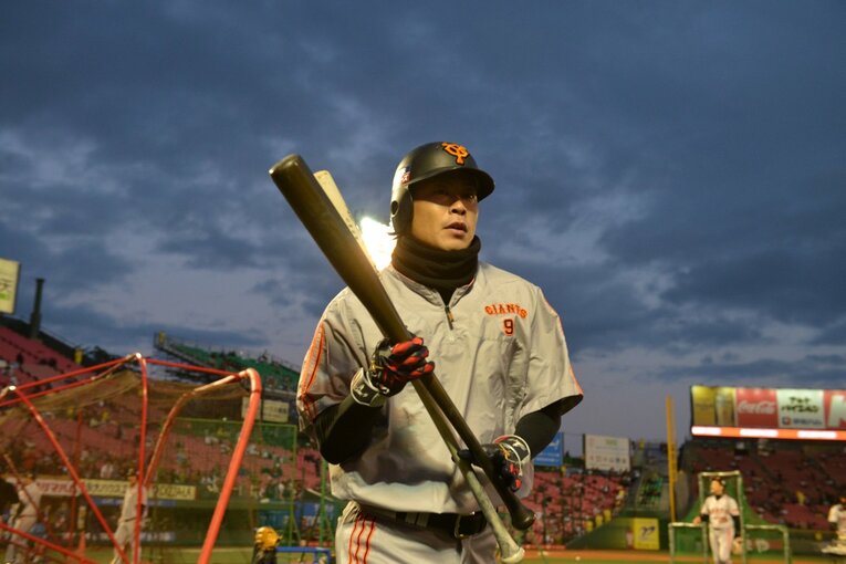 現役時代の亀井　©Sports Graphic Number