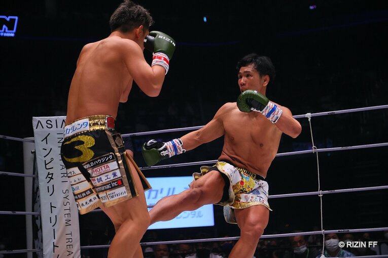 RIZIN.32での皇治vs祖根　©RIZIN FF