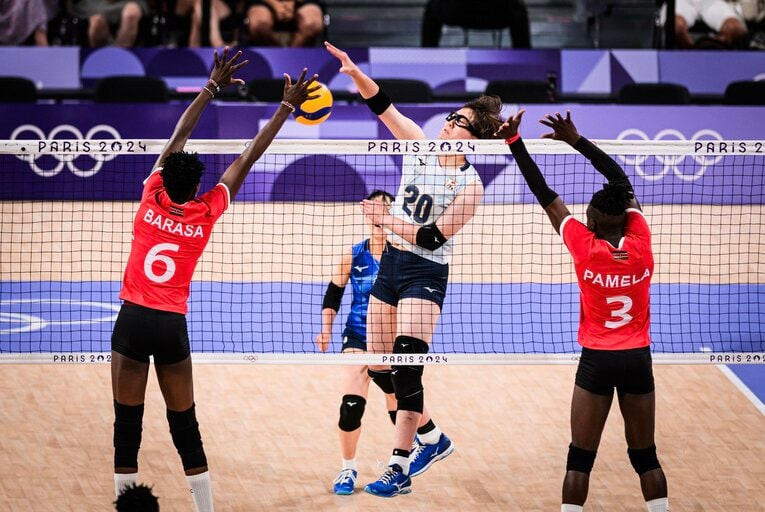パリ五輪予選ラウンド・ケニア戦　©︎Volleyball World