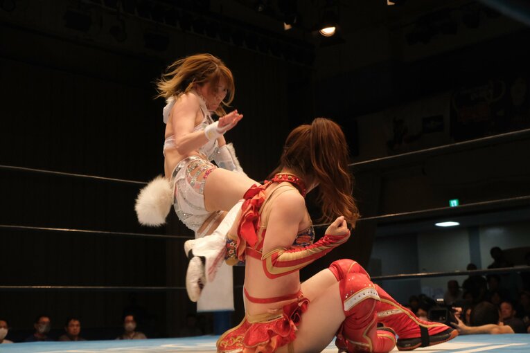 「燃え尽き症候群」から岩谷麻優が迎えた“キャリアで一番のピーク”…右ヒジ脱臼まで続いた藤本つかさとの“最高峰の女子プロレス”(21)