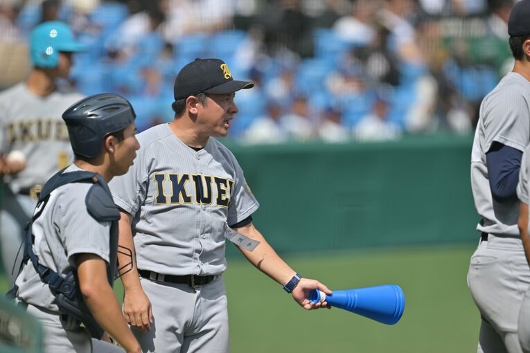 仙台育英を率いる須江航監督　©Hideki Sugiyama