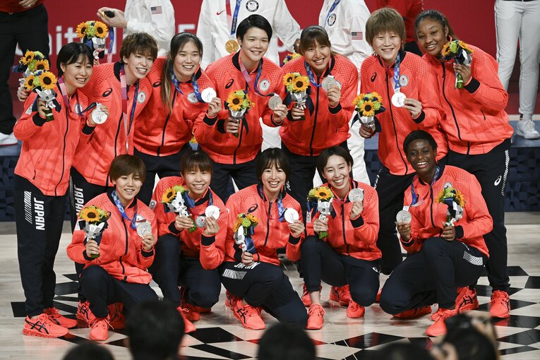 東京五輪で銀メダルを獲得したバスケットボール日本代表　©︎Asami Enomoto/JMPA