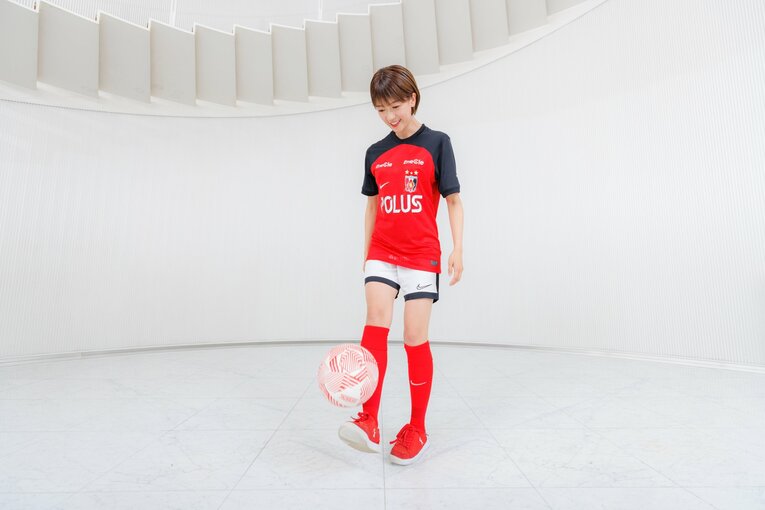 眞嶋さんの「ウマすぎリフティング」連続写真　©Kiichi Matsumoto