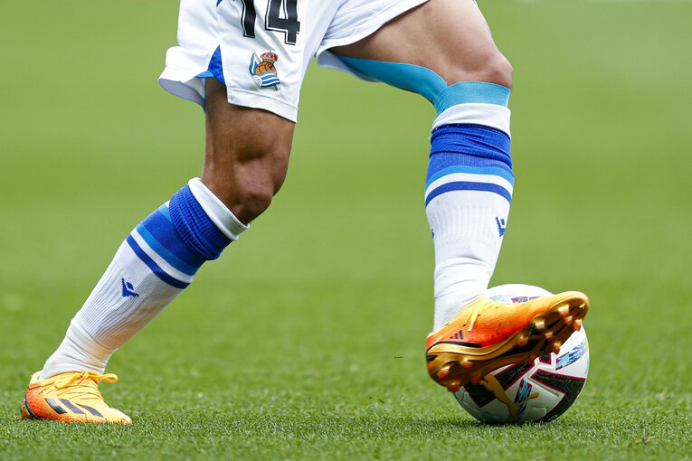 久保建英PK獲得＋シルバに絶妙アシストもドローに落胆　だが翌朝「クボ表紙の新聞」を持った地元のおじさんが…カメラマンは見た(26)