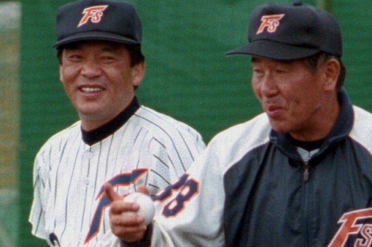 名将・上田利治監督と落合博満。落合獲得を熱望した上田監督だが、2人の間には確執も囁かれた ／ photograph by KYODO