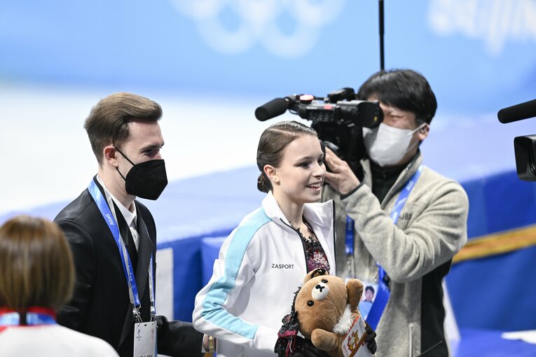 「泣いてる場合じゃない」新女王・坂本花織と中野コーチが守った“フィギュアの品格” 「20年前のスケート」発言のタラソワへ伝えたいこと(22)