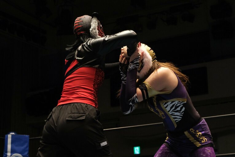 タイガー・クイーンを激怒させた“ヒール殺法”…乱入に凶器攻撃、待望のライバルは何でもありの“闇の軍団”？(52)