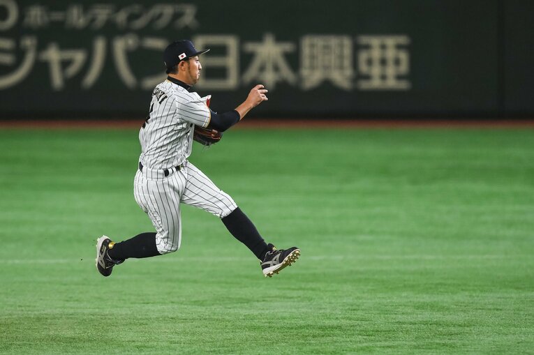 2017年WBC　菊池涼介の天才プレー集（4/27）　©BUNGEISHUNJU