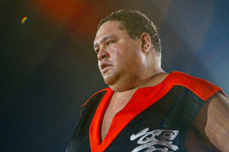 2005年3月、韓国・ソウルで格闘家としての初白星をあげた曙。「立っているのがやっとの状態」でチェ・ホンマンとの“日韓横綱対決”に臨んだ ／ photograph by Susumu Nagao