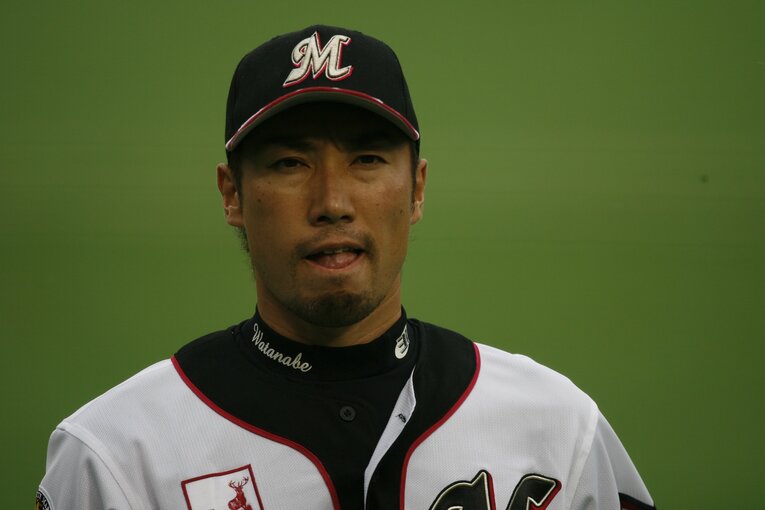 ロッテで球界屈指のサブマリンとして活躍した父・俊介さん　©︎BUNGEISHUNJU