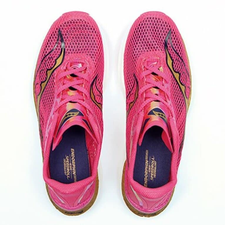 サッカニー「エンドルフィン プロ3」　走行性能の高さから、日本でもレース用として人気上昇中モデルの第3弾。ソールのボリュームアップに注目だ。￥26,400（税込）