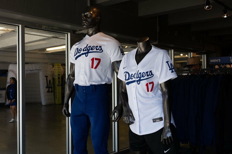 スタジアム内のグッズショップ　©Nanae Suzuki