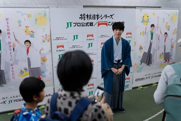 JT杯、藤井聡太八冠が“ファンに神対応”（全8枚中の2枚目）　©Shiro Miyake