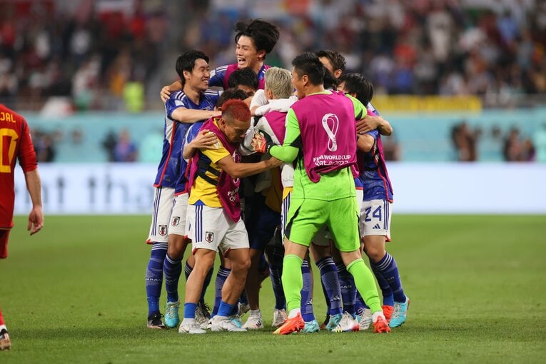 VARのチェックが入り、田中碧の逆転ゴールが認められたシーン　©Kaoru Watanabe/JMPA