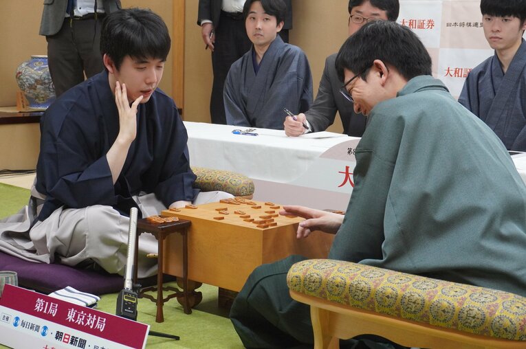 激闘後、2人は笑顔だった…映像では伝わり切らない名人戦第1局、2人の表情（10枚超）　©NumberWeb